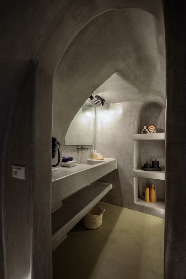 NostosOiaSantorini2025_SignatureCaveSuite_102_Booking
