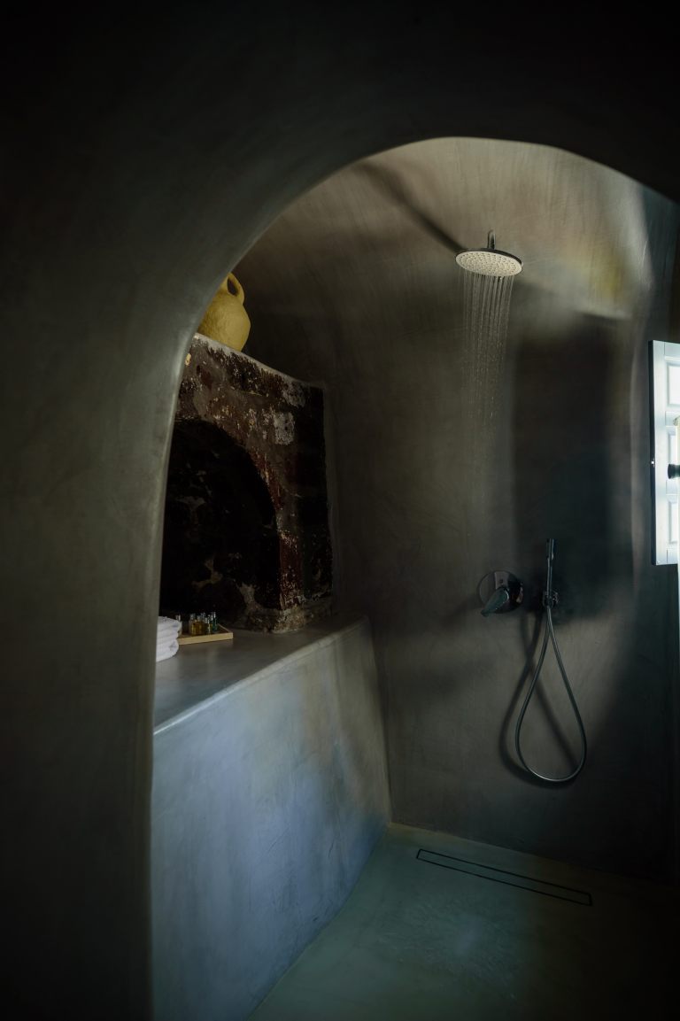 NostosOiaSantorini2025_SignatureCaveSuite_123_Booking