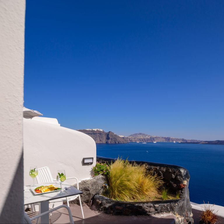 NostosOiaSantorini2025_SignatureCaveSuite_150_Booking