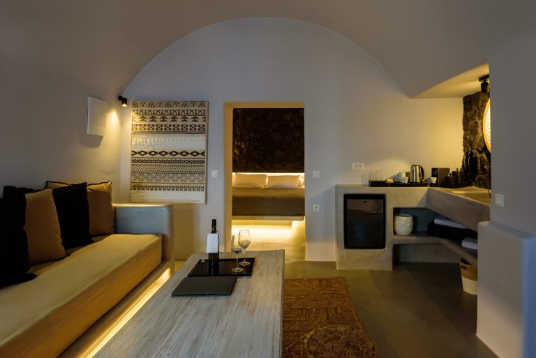 NostosOiaSantorini2025_SignatureCaveSuite_158_Booking