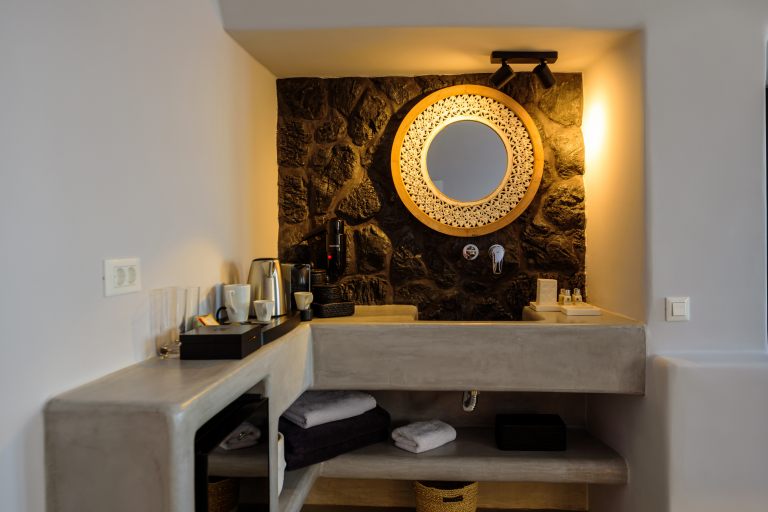 NostosOiaSantorini2025_SignatureCaveSuite_168_Booking