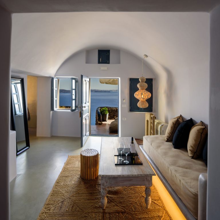 NostosOiaSantorini2025_SignatureCaveSuite_171_Booking