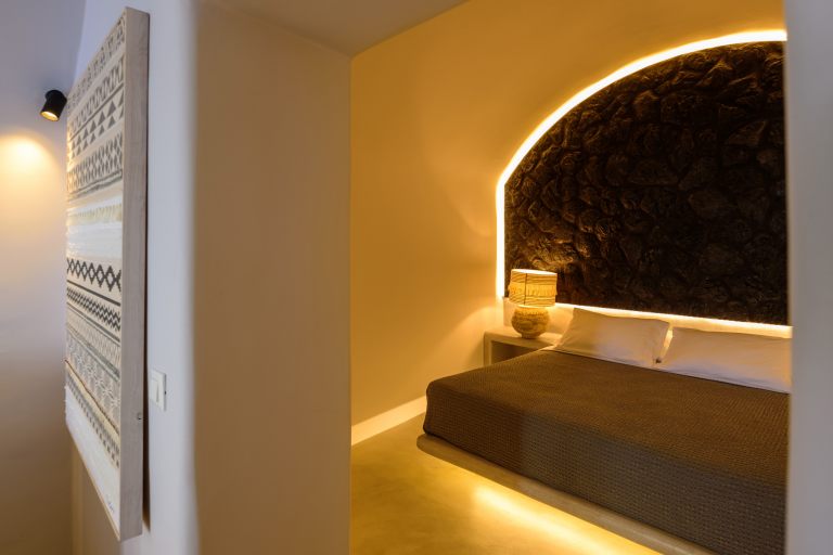 NostosOiaSantorini2025_SignatureCaveSuite_173_Booking