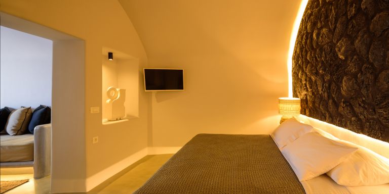 NostosOiaSantorini2025_SignatureCaveSuite_175_Booking