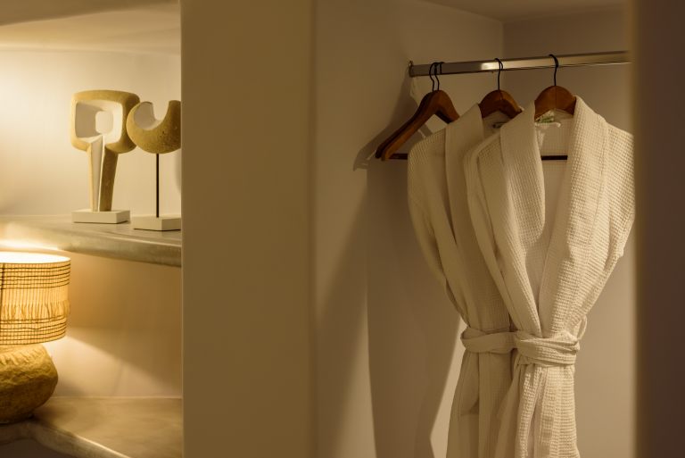 NostosOiaSantorini2025_SignatureCaveSuite_186_Booking