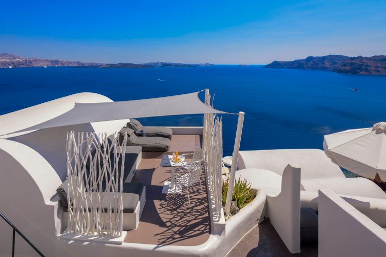 NostosOiaSantorini2025_SignatureCaveSuite_4_Booking