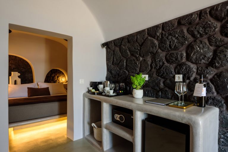 NostosOiaSantorini2025_SignatureCaveSuite_70_Booking