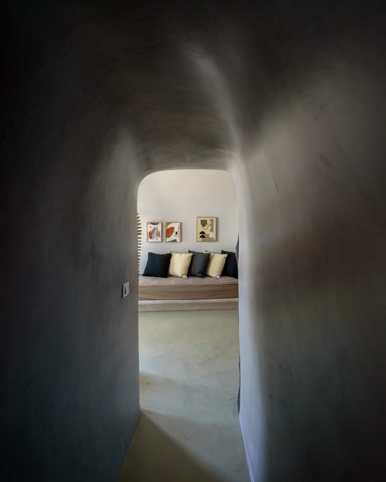 NostosOiaSantorini2025_SignatureCaveSuite_75_Booking