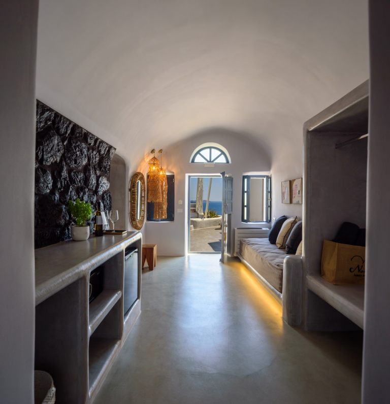 NostosOiaSantorini2025_SignatureCaveSuite_88_Booking