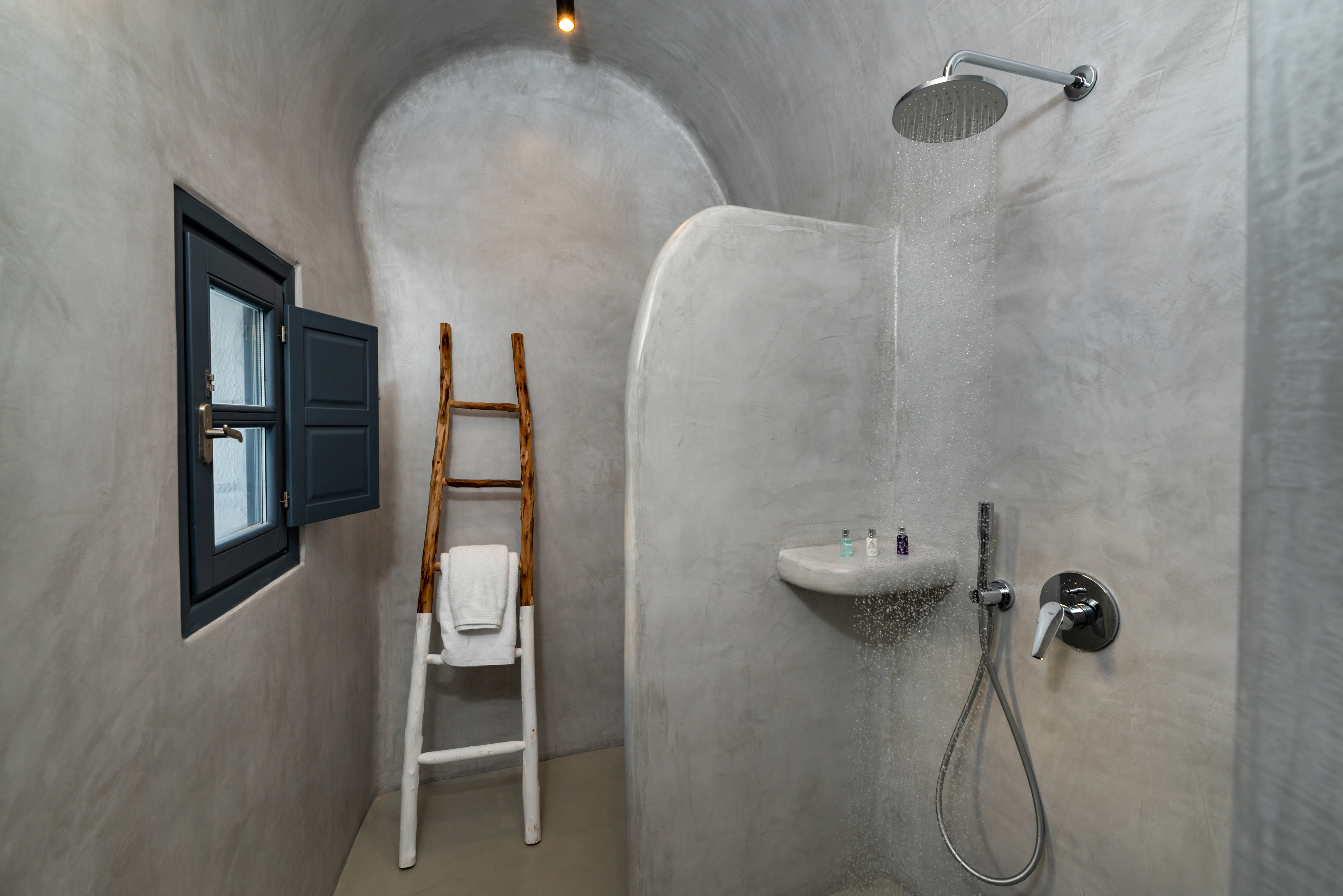 nostos-apartments-bathroom-amenities-interior-cave-house (1)